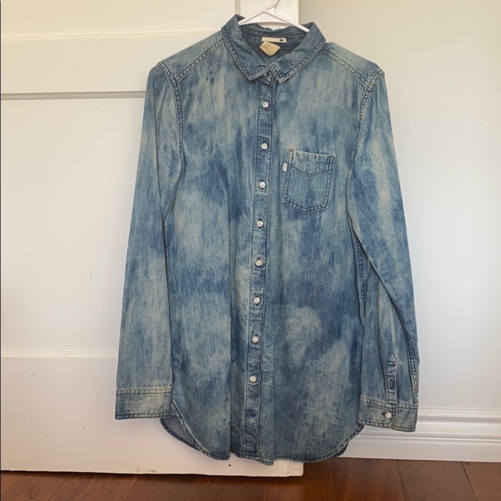 Levi’s T-shirt